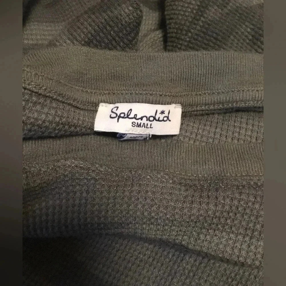 Woman SPLENDID olive Green Camouflage Thermal Pullover Cropped Sweatshirt Small - Picture 4 of 4